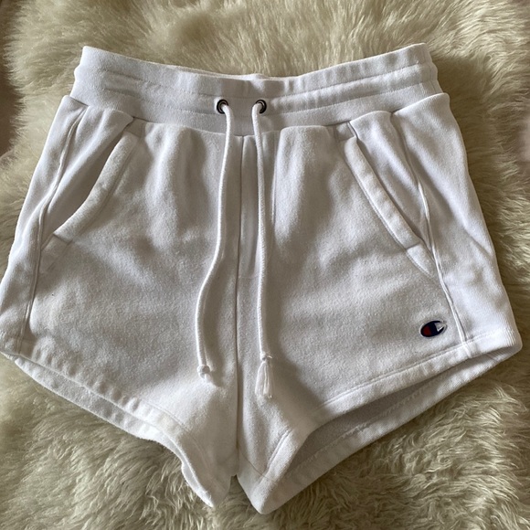 Cute comfy white Champion shorts - Picture 1 of 5